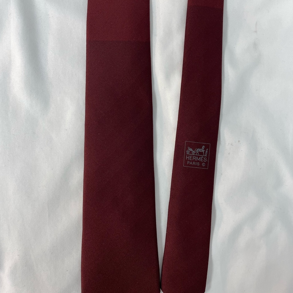 Hermes Deep Burgundy And Maroon Woven 100% Silk Tie - Picture 2 of 3